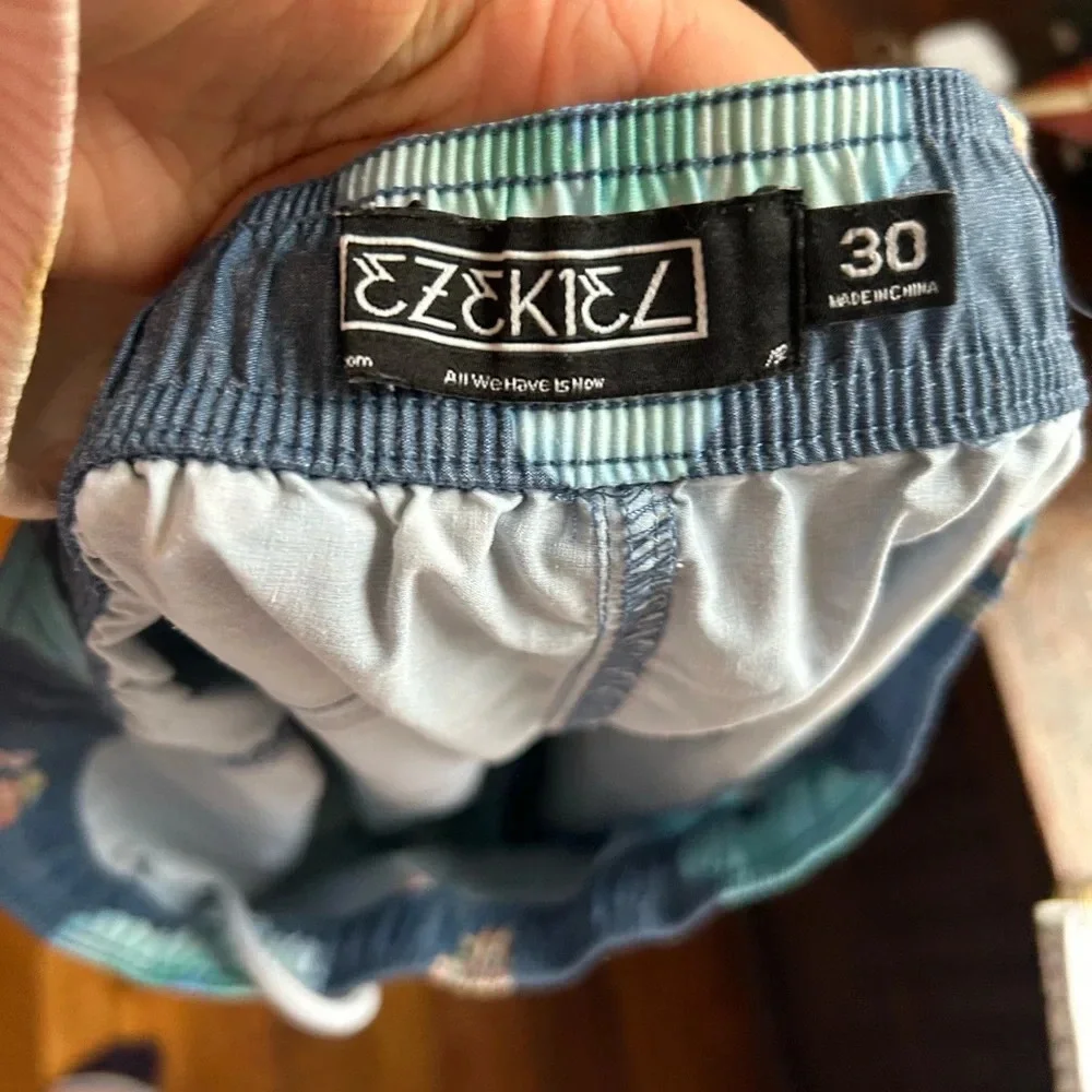EZEKIEL HAWAIIAN FLORAL SWIM TRUNKS